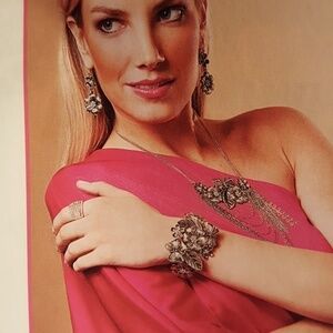 WONDERLAND  genuine swarovski crystals nacklace